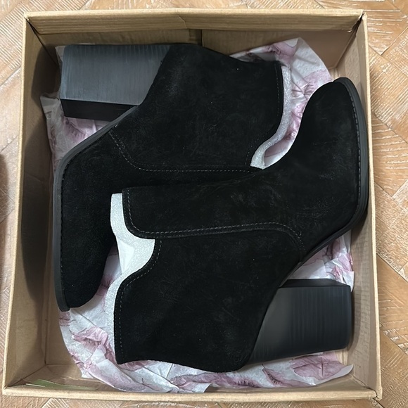 NEW Jessica Simpson Sadora Black Split Suede Block Heel Ankle Boots - Picture 3 of 11